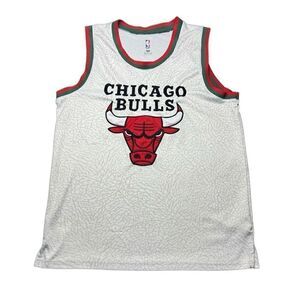 NBA Chicago Bulls Rare Jersey Mens M Green/Red Trim Embroidered Logo Cream